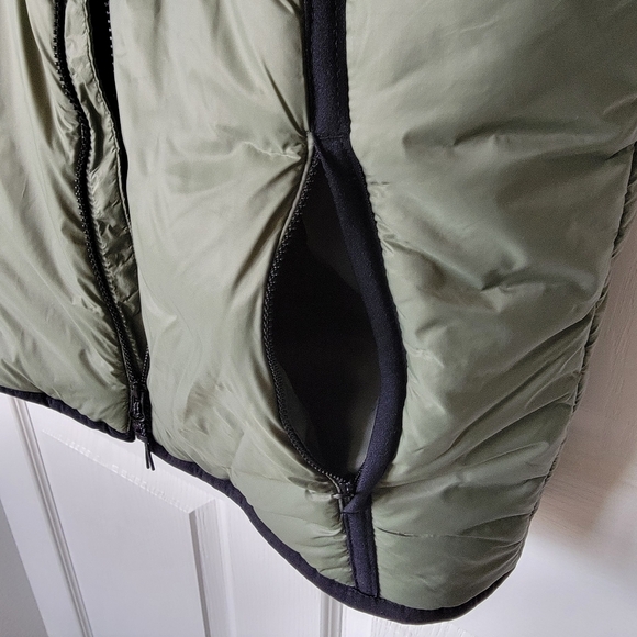 Old Navy Sherpa-lined Puffer Vest - Picture 5 of 9